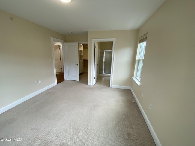 Building Photo - 2 Mellor Ln