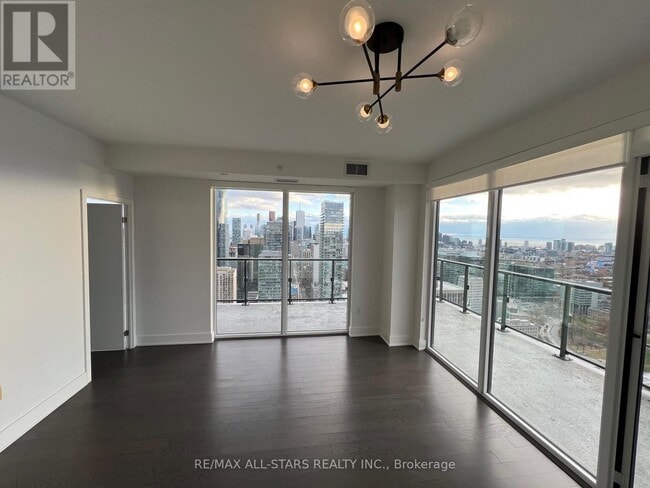 Building Photo - 955 Bay St.