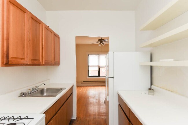 Foto del edificio - 834 W Waveland Ave