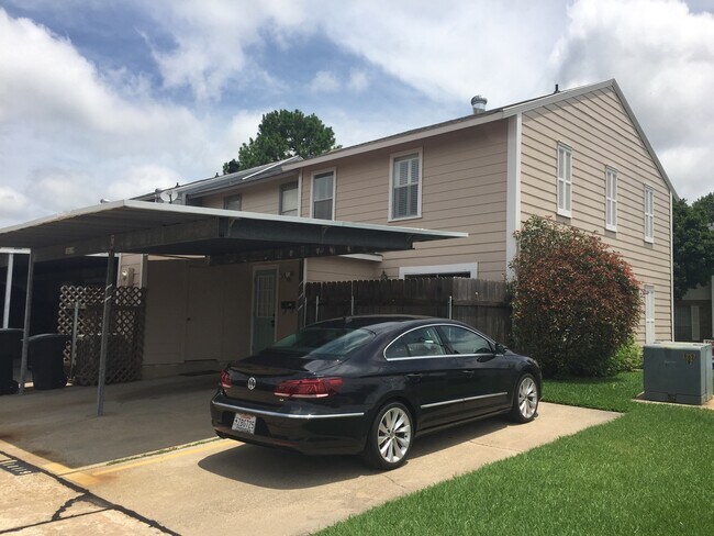 Foto del edificio - TOWNHOME NEAR LSUS-