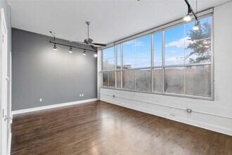 Building Photo - 1312 Live Oak St