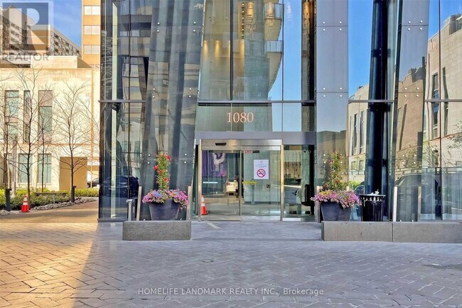 Building Photo - 1080-1080 Bay St.