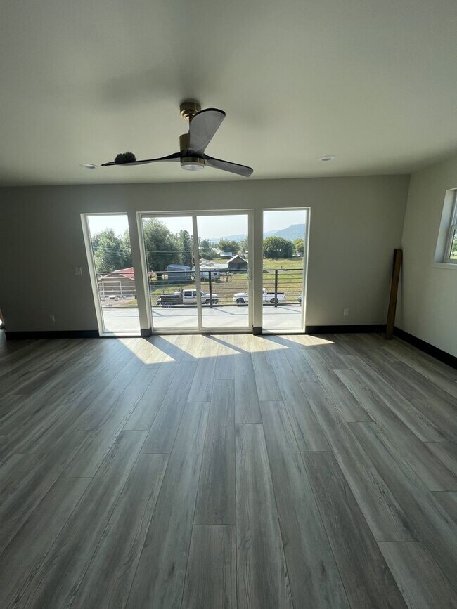 Foto del edificio - 861 9th St W