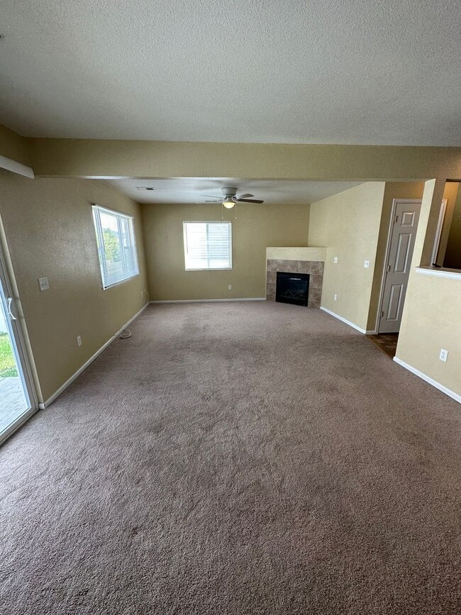 Foto del edificio - 3 BEDROOM, 2.5 BATHROOM SOUTHPARK TWIN HOM...