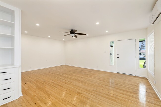 Building Photo - 255 E Puente St