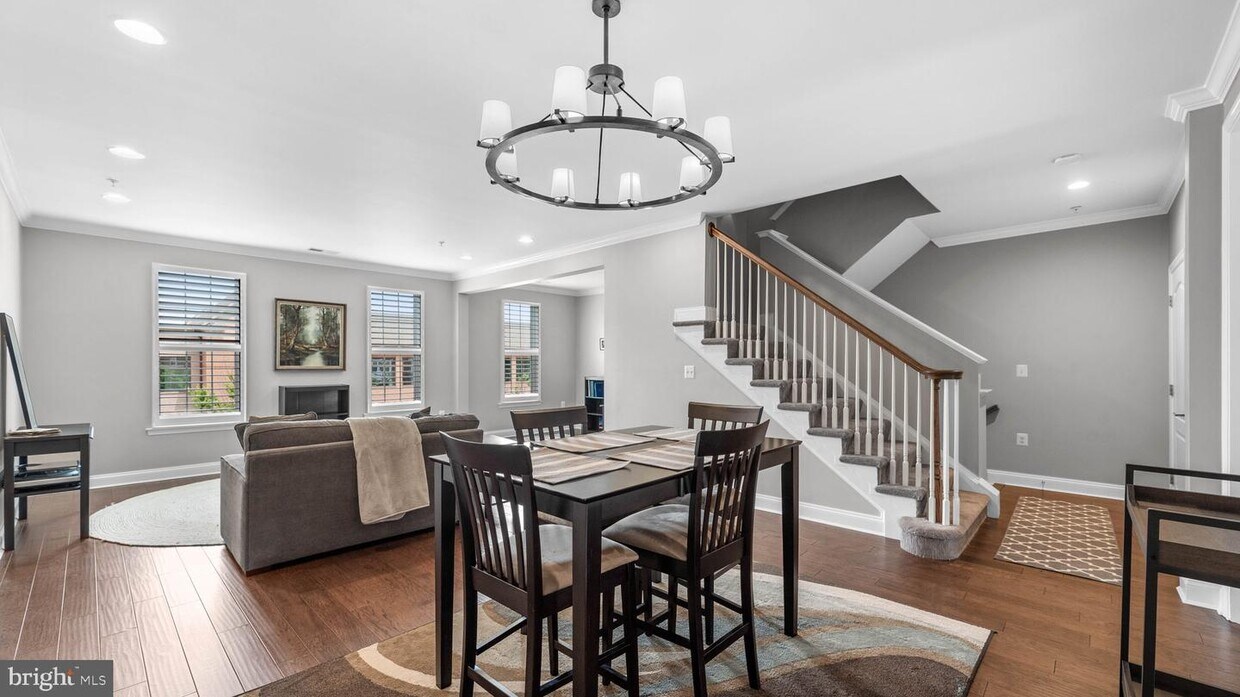 Foto principal - 7674 Maple Lawn Blvd