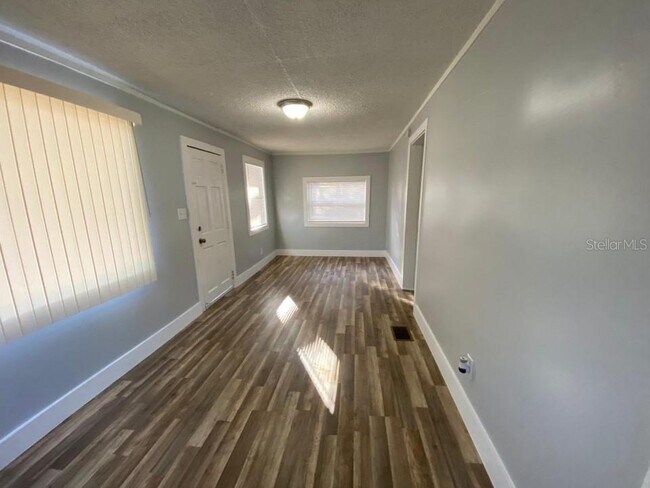 Building Photo - 3819 Queensboro Ave S