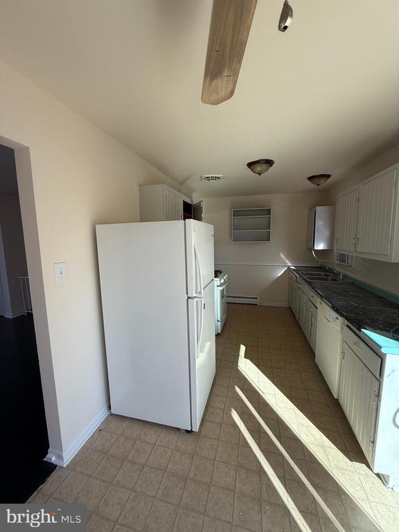 Building Photo - 14235 Caroline St