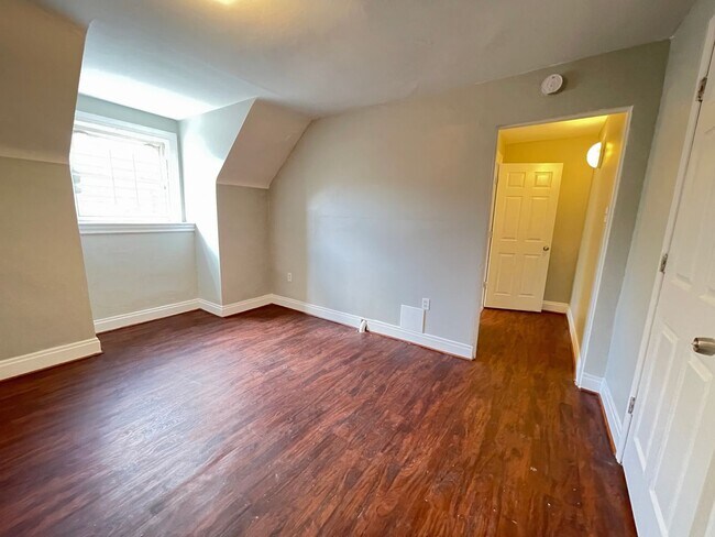 Building Photo - 5544 Baywood Street