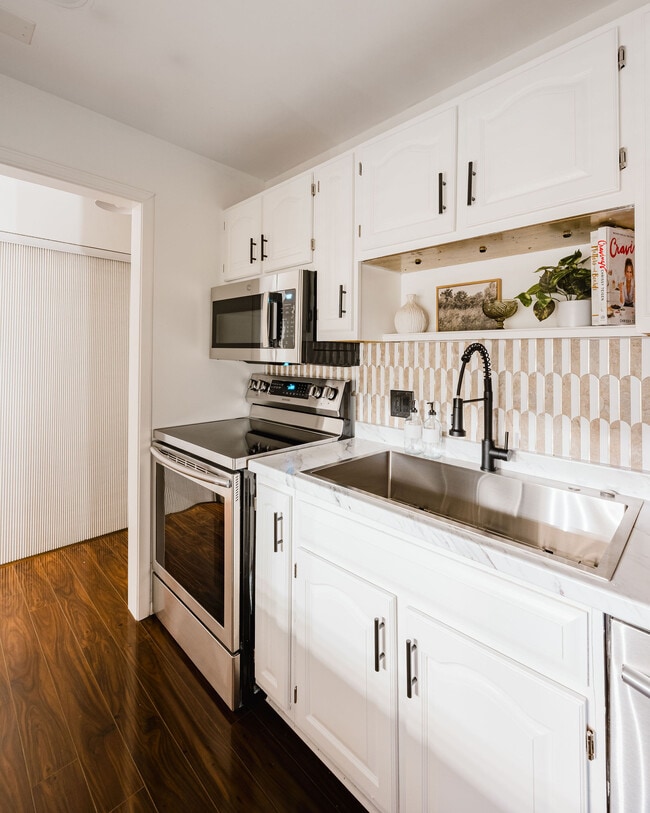 Foto del edificio - 35 Nathan Ln N