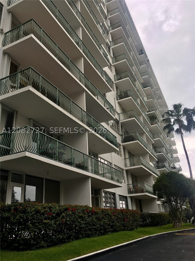 Building Photo - 1408 Brickell Bay Dr
