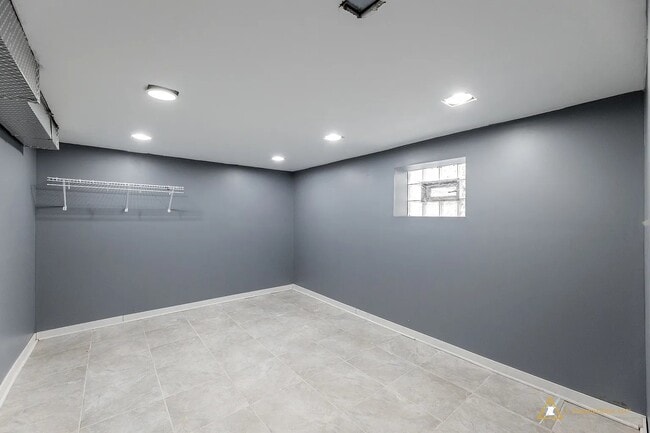 Foto del edificio - 341 Crandon Ave