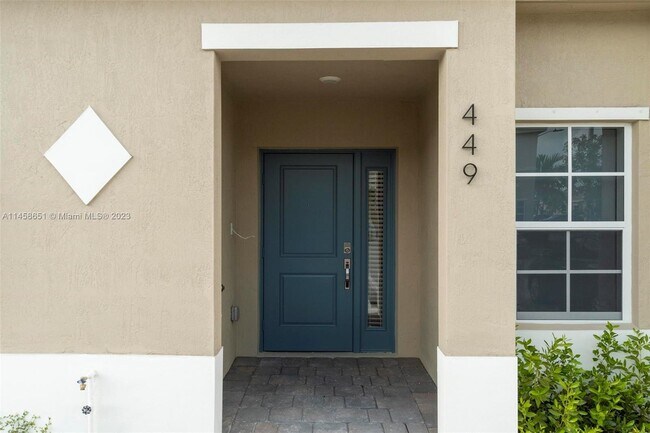 Foto del edificio - 449 NE 4th Ln