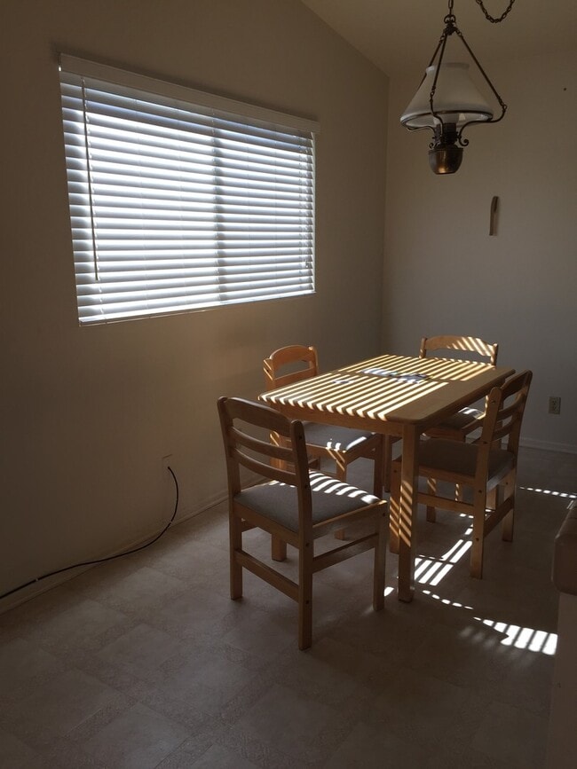 Building Photo - 925 Camino Lindo