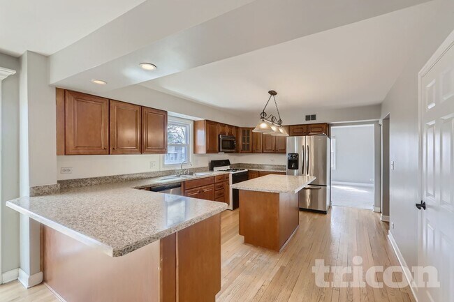 Foto del edificio - 2453 Crescent Ln S