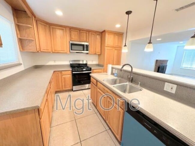 Building Photo - 13552 Poppy Pl