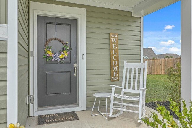 Building Photo - Like-New Pond Lot Home with First-Floor Pr...