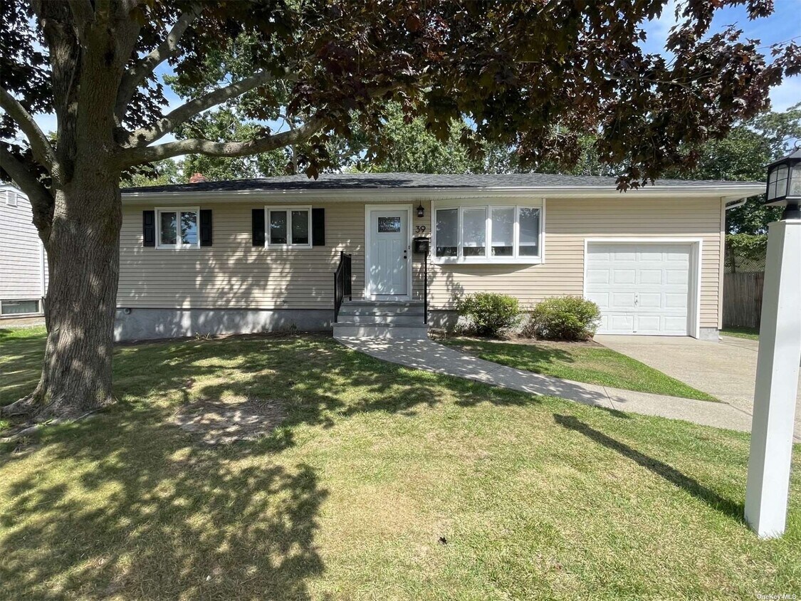 Primary Photo - 39 Bieselin Rd