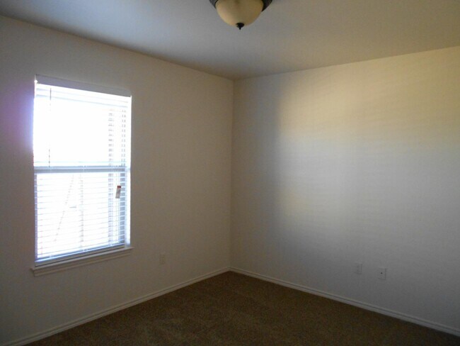 Building Photo - 6702 Oakridge Ave