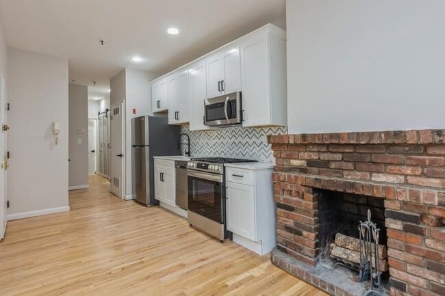 Building Photo - 367 1st St