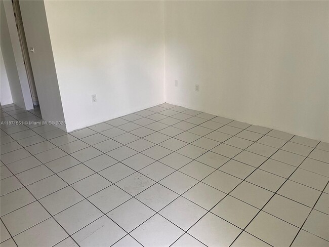 Foto del edificio - 101 NW 204th St