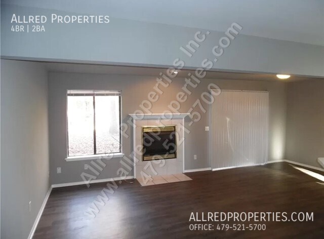 Building Photo - Large Duplex in Fayetteville