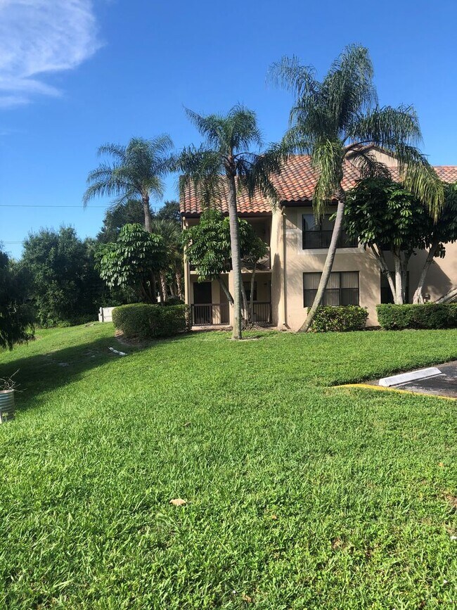 Foto del edificio - Lovely 1 Bedroom 1 Bath with GREAT AMENITIES!
