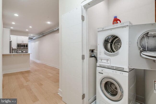 Building Photo - 1305 Locust St