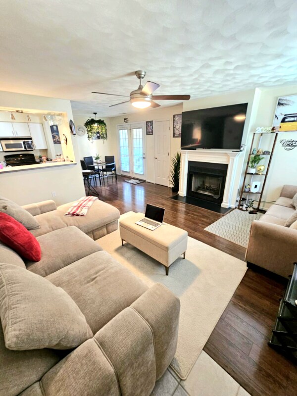 Primary Photo - 2465 London Pointe Dr