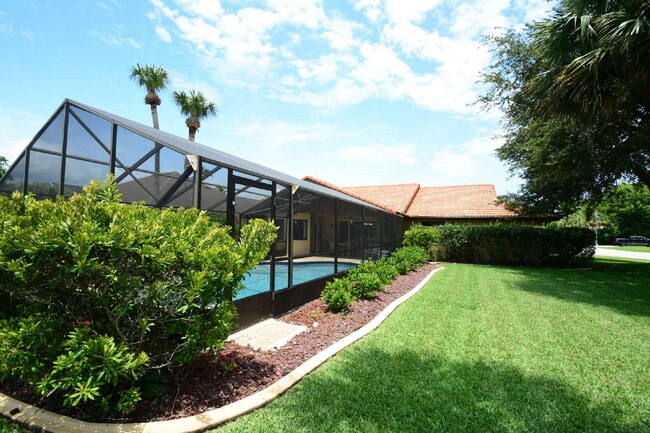 Building Photo - Absolutely adorable 3 bedrooms 2 bath Cana...
