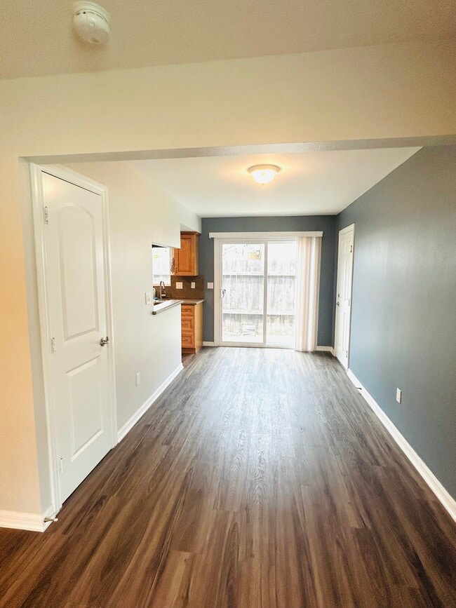 Dining Area - 24433 Park St