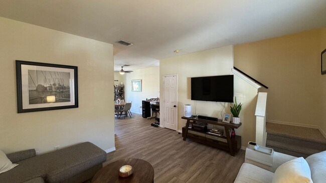 Foto del edificio - Unfurnished Annual Rental Available 1/1/26