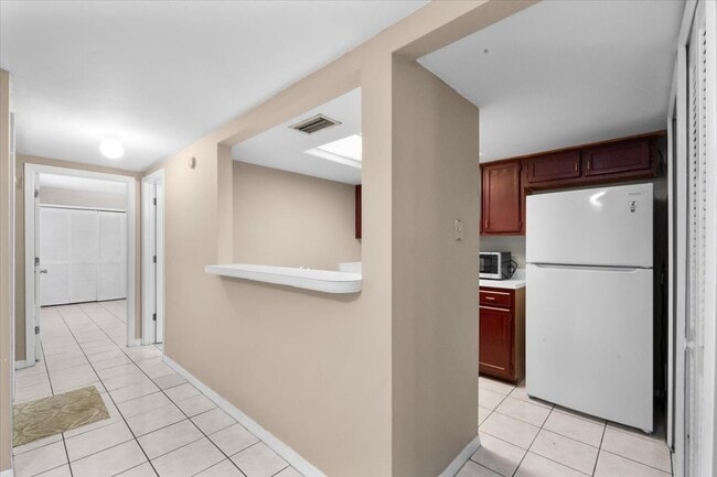 Building Photo - 5864 SW 8th Pl