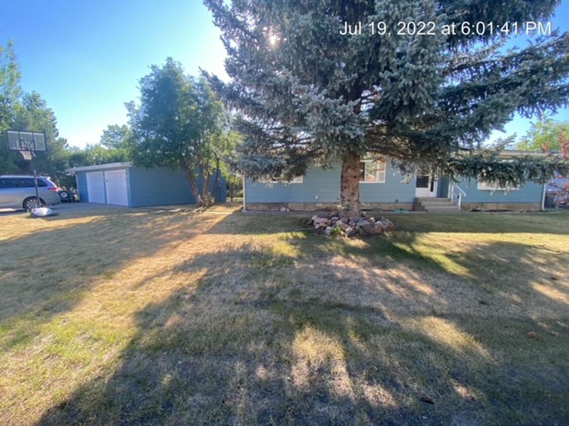 Primary Photo - Cozy Stand Alone Home with Fenced Yard