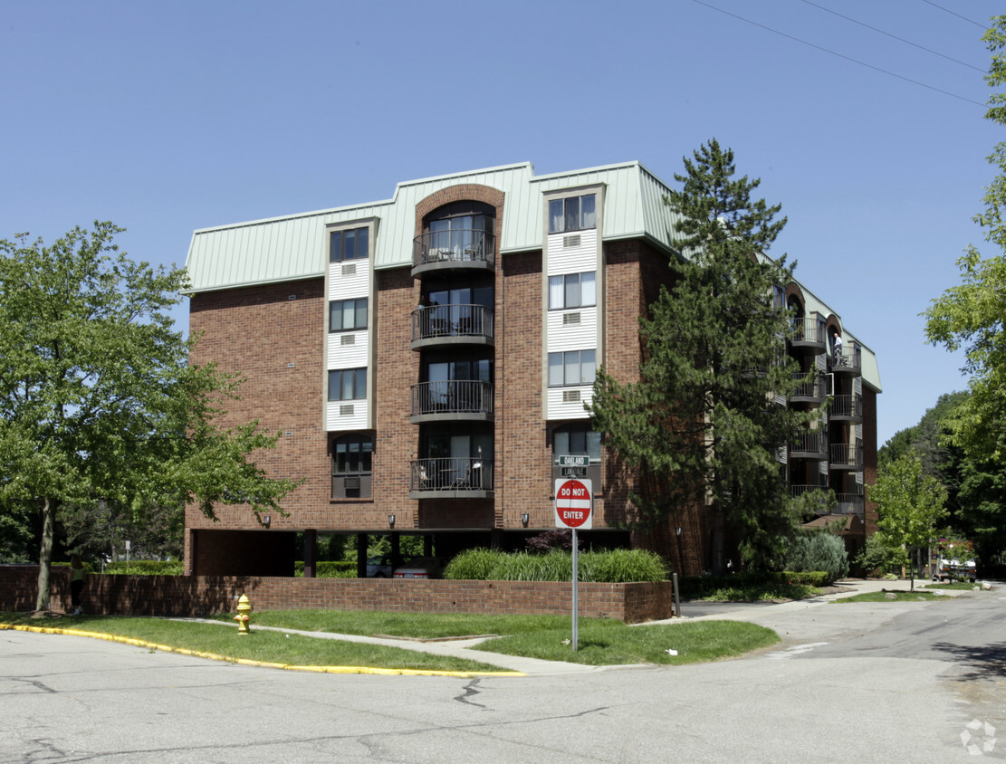 Building Photo - Poppleton Place Condos