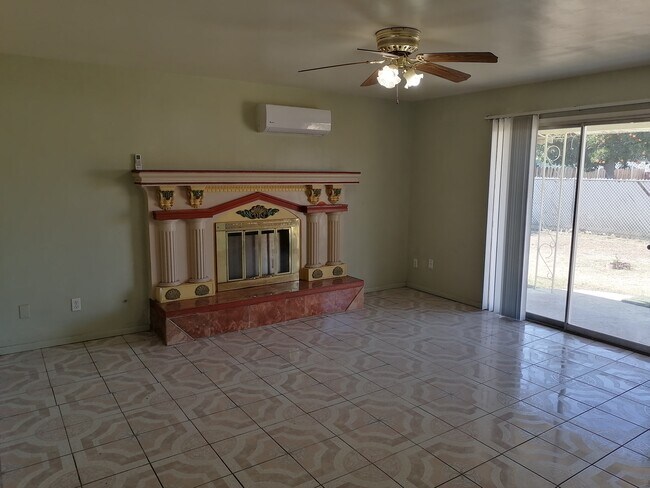 Foto del edificio - 708 Pinewood Ct