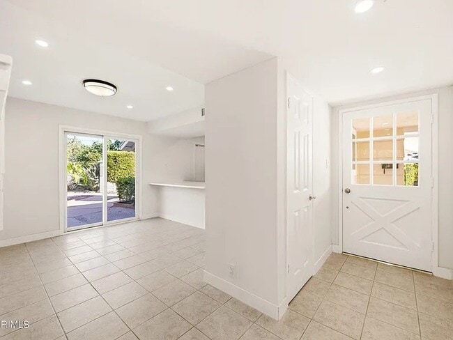 Building Photo - 1492 Mandalay Ct