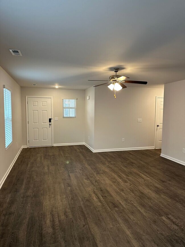 Foto del edificio - *Move In Special!* Three Bedroom | Two Bat...