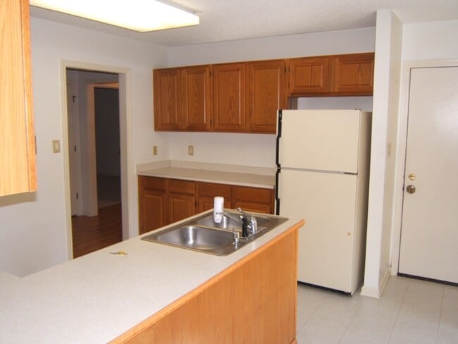 Building Photo - Jan Move In !!! 3BR/2BA Gated Marina Commu...