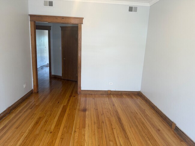 Foto del edificio - 6859 S King Dr