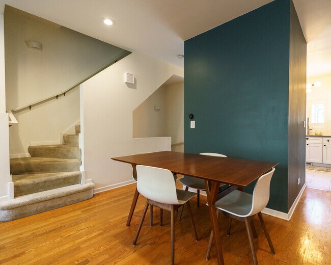 Foto del edificio - 3872 N Milwaukee Ave