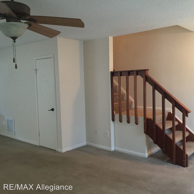 Building Photo - 208 Henwick Ct