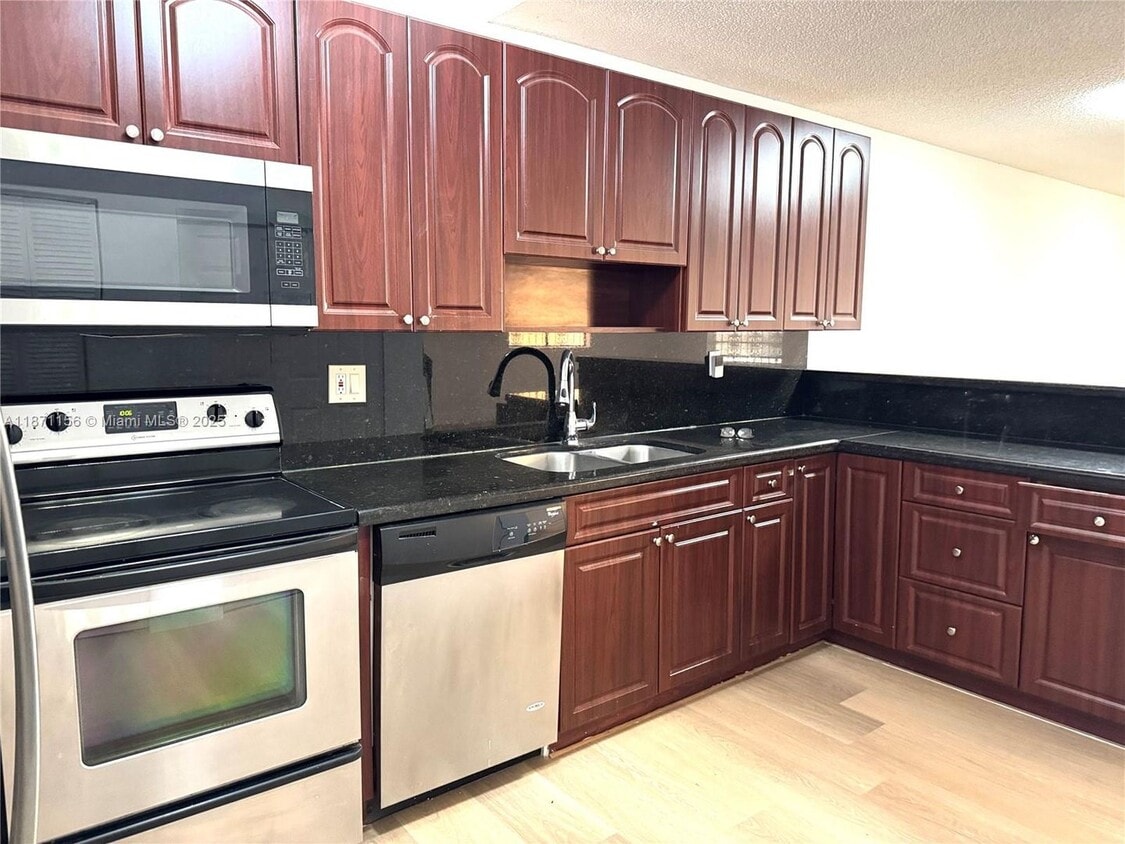 Primary Photo - 2732 W 54th St