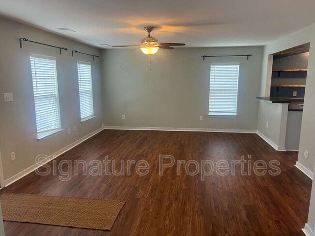 Foto del edificio - 125 New Market Village Pkwy