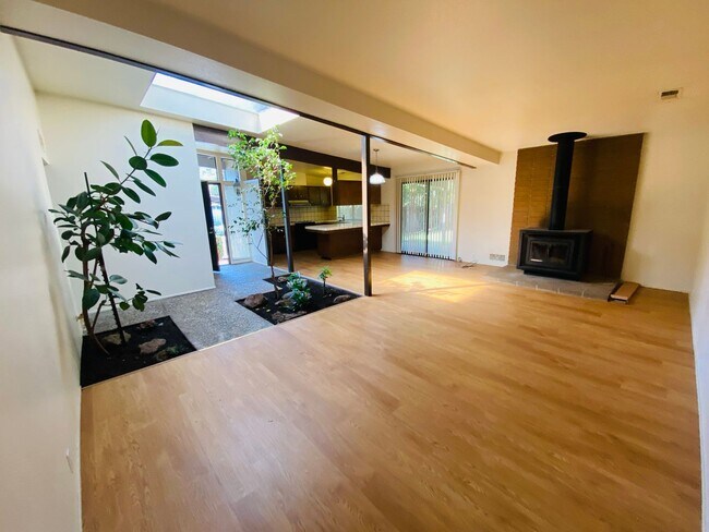 Building Photo - Nice Halfplex Home in Elk Grove