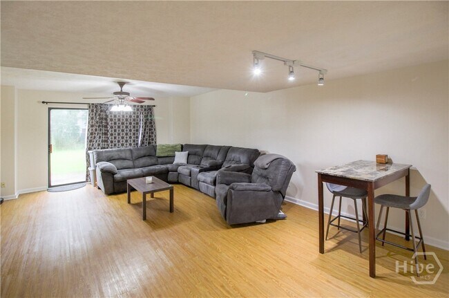 Foto del edificio - 34 Knollwood Cir