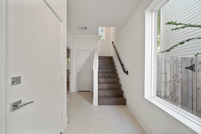 Building Photo - 4810 Martin Oaks Ln