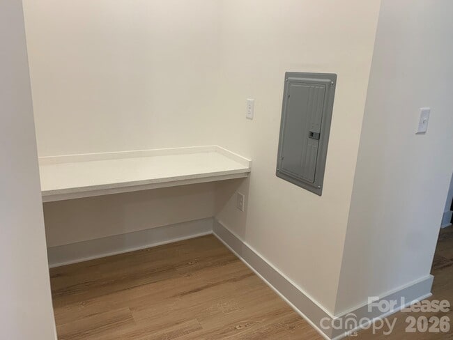 Foto del edificio - 3515 Markland Dr