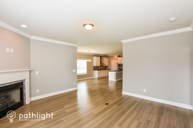 Building Photo - 115 Pointe Haven Ct