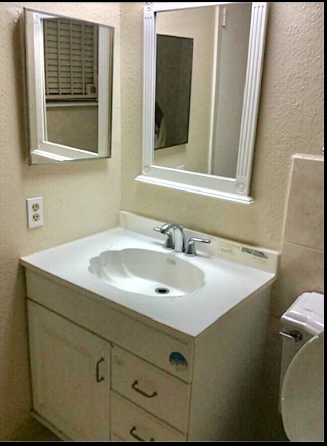 Foto del edificio - 6310 S Briar Bayou Dr